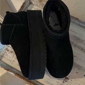 UGG Black Platform Boot Size 7